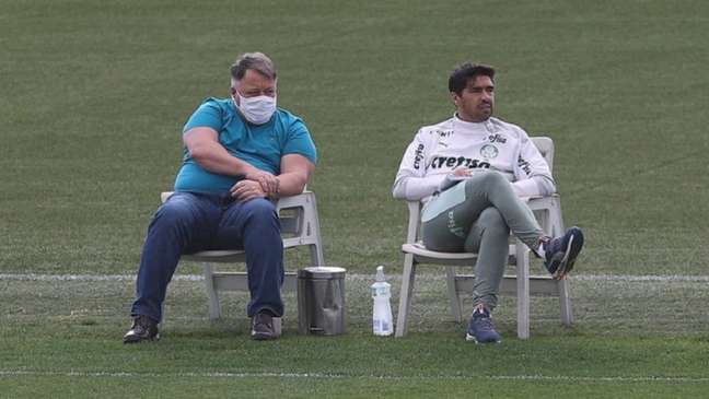 Anderson Barros e Abel Ferreira ainda procuram um outro centroavante (Foto: Cesar Greco/Palmeiras)