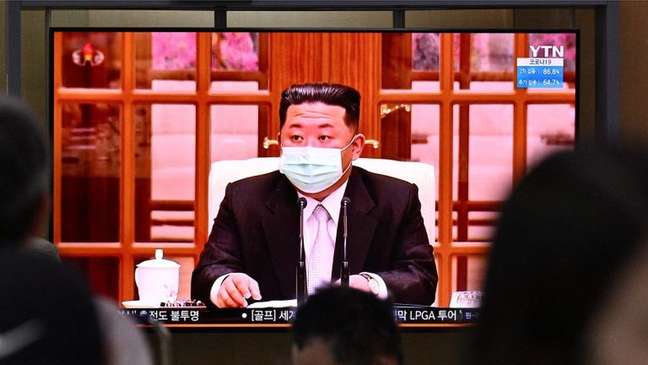 Líder norte-coreano, Kim Jong Un, anunciou lockdowns pelo país para tentar conter explosão de casos