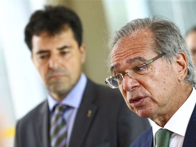 O ministro de Minas e Energia, Adolfo Sachsida, e o ministro da Economia, Paulo Guedes, durante entrevista coletiva.