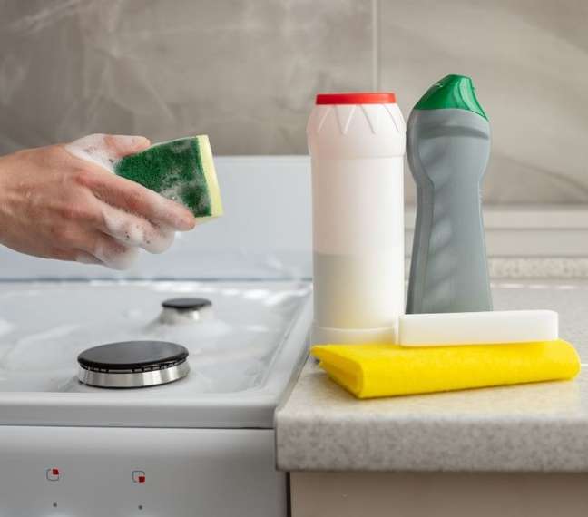 Escolher os itens e produtos certos para a limpeza é muito importante - Shutterstock