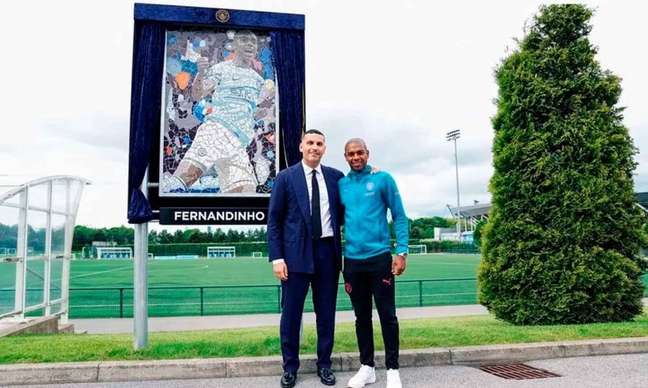 De saída do Manchester City, Fernandinho recebeu homenagem do clube (Foto: DIVULGAÇÃO)