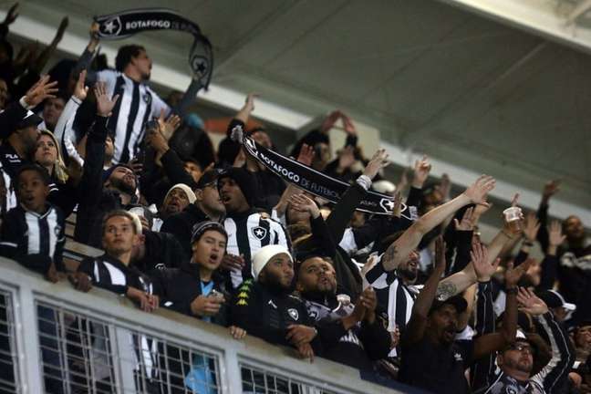Torcida do Botafogo compareceu em peso na Arena Independência, mas foi citada pelo árbitro (Vítor Silva/Botafogo)