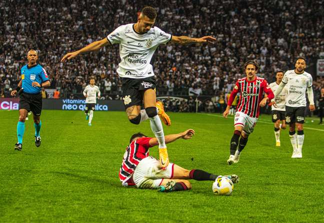 Corinthians chega a 130 rodadas na liderança da história do Brasileirão de pontos corridos