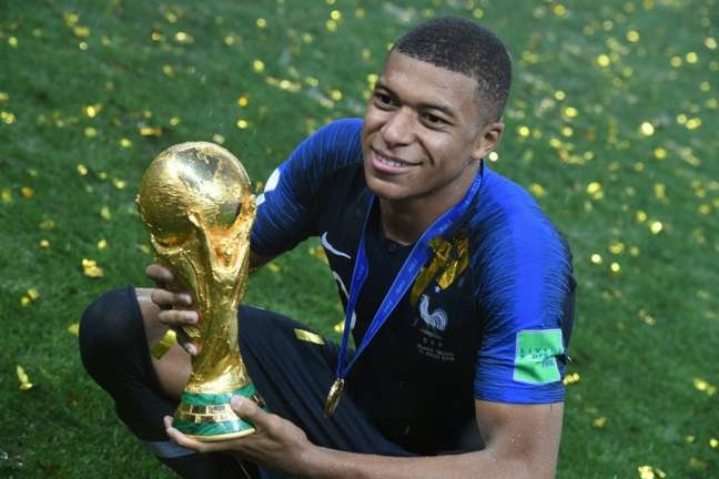 Mbappé foi um dos principais nomes da França no título da Copa do Mundo de 2018 (Foto: KIRILL KUDRYAVTSEV / AFP)