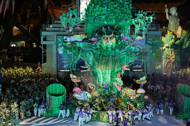 As festividades de Parintins estão para o Amazonas como o Carnaval está para o Rio de Janeiro.