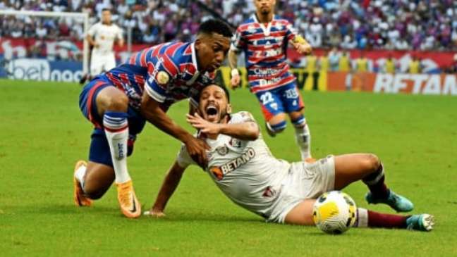 Yago foi impedido de levantar em gol anulado do Fortaleza (Foto: Mailson Santana/Fluminense FC)