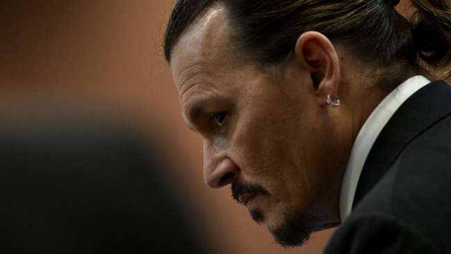 Heard acusa Depp de comportamento agressivo e violência doméstica