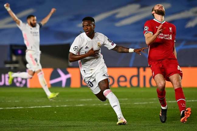 Vini Jr. marcou dois gols contra o Liverpool nas quartas de final da Champions passada (Foto: GABRIEL BOUYS / AFP)
