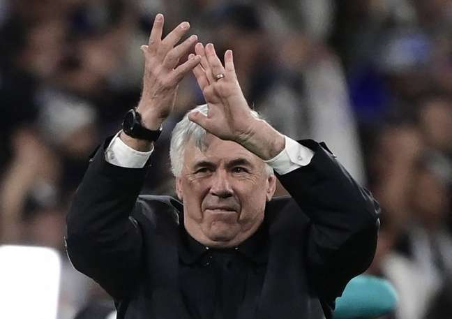 Ancelotti relembrou decisões contra o Liverpool e elogiou Vini Jr. (Foto: JAVIER SORIANO / AFP)