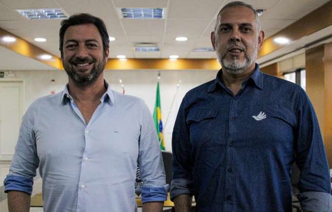 Presidente do Corinthians posou com CEO da Taunsa no anúncio da parceria (Foto: Felipe Szpak / Ag.Corinthians)