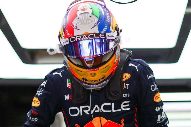 Sergio Pérez não ficou feliz por ter que deixar Verstappen passar na Espanha 