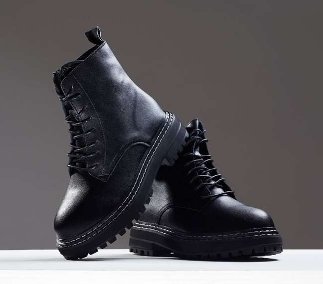 A bota tratorada é um dos modelos do calçado que são tendência atualmente - Shutterstock