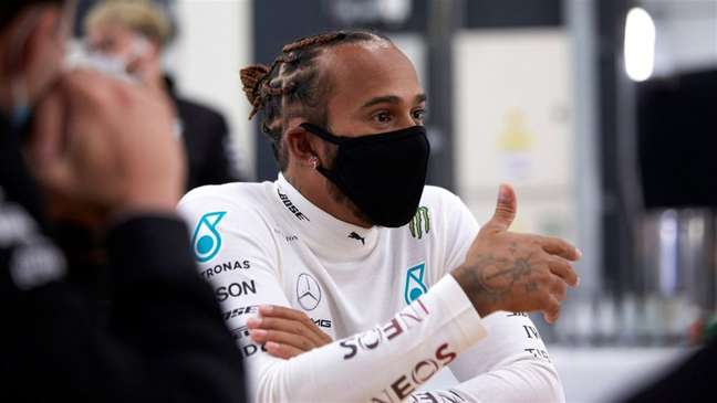 Hamilton negou rumores de que estaria revoltado com possível retorno de Michael Masi 