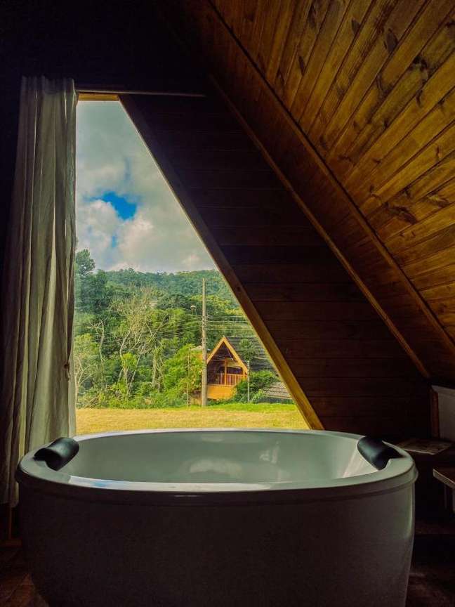 The difference here is the bathtub, which looks from the mountain without a doubt.