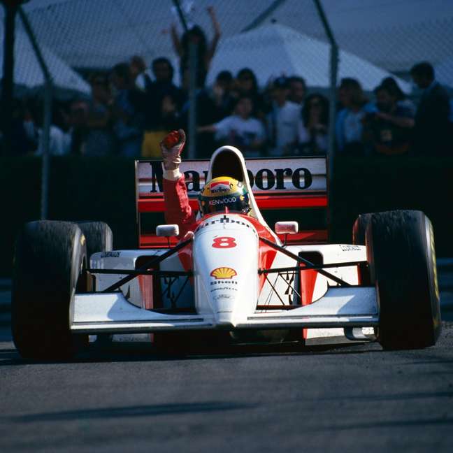 Senna celebra a vitória recorde de 1993