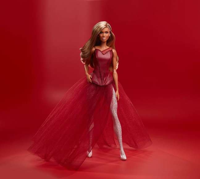 A boneca, inspirada em Laverne Cox, é a primeira Barbie trans lançada pela Mattel no mundo.