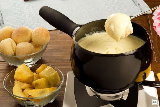 Receitas de fondue/Fondue de pão de queijo – Foto: Guia da Cozinha