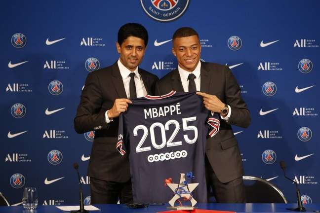 Mbappé assinou contrato com o PSG até 2025 (Foto: Divulgação/PSG/Twitter)