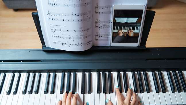 Ao aprender algo novo, como uma música no piano, é mais eficiente fazer pequenas pausas do que praticar sem parar até a exaustão, indicam estudos