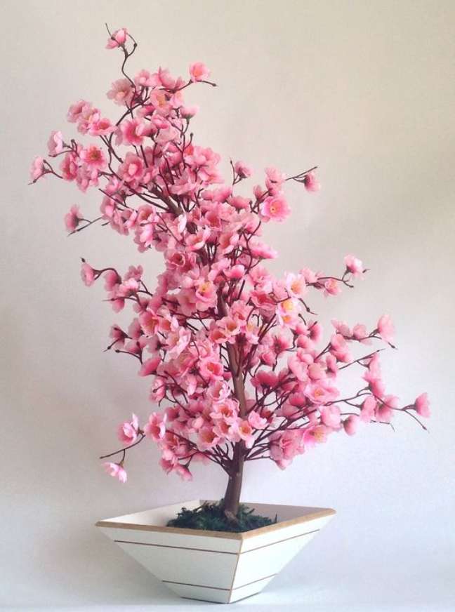 15. Flor de cerejeira com vaso – Foto Elo7