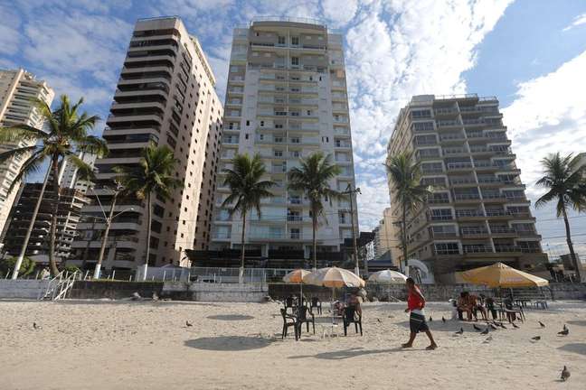 Edifício Solaris na Praia de Astúrias no Guarujá será sorteado no sábado