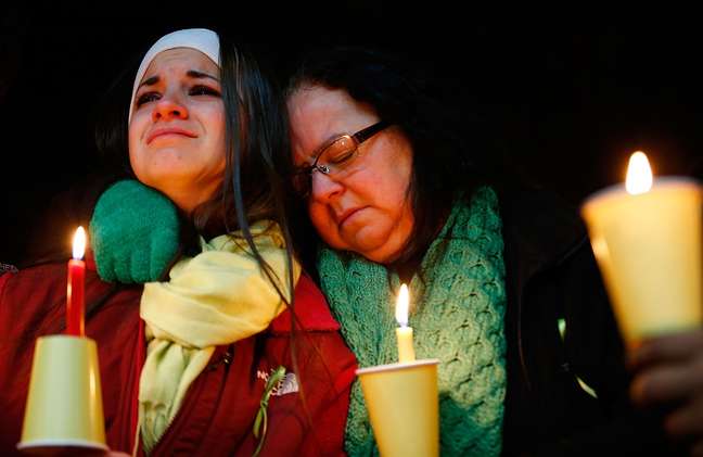 Ataques a tiros contra escola primária Sandy Hook, em 2012, deixou 26 pessoas mortas
