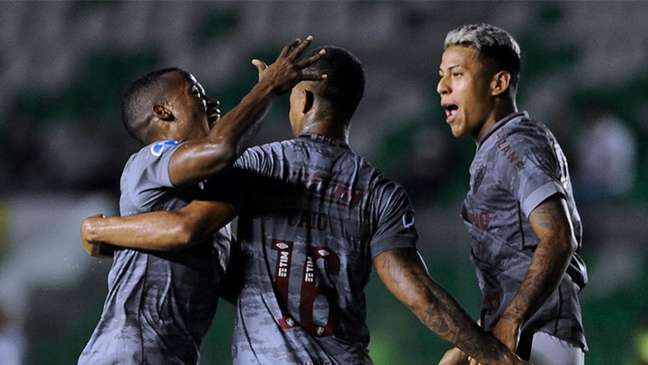 Fluminense aplica goleada hist&Atilde;&sup3;rica no Oriente Petrolero -BOL, mas &Atilde;&copy;  eliminado da Copa Sul-Americana