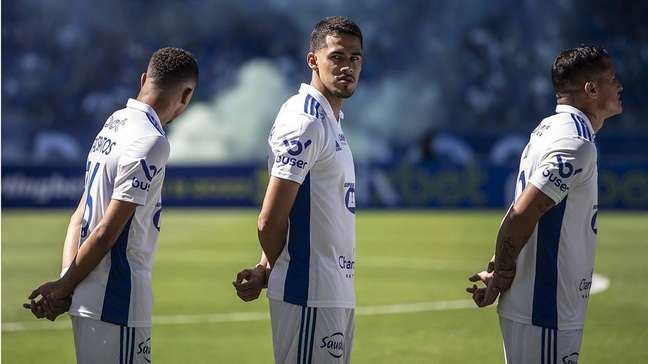 Cruzeiro busca aumentar vantagem na liderança da Série B contra o Criciúma.