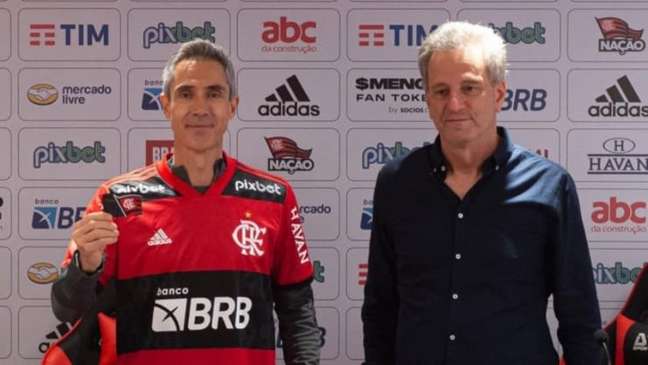 Paulo Sousa ao lado de Rodolfo Landim, presidente do Flamengo, na apresentação (Foto: Alexandre Vidal / Flamengo)