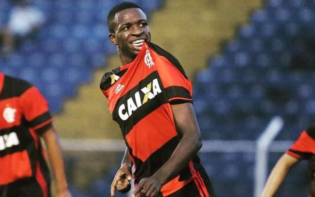 Flamengo parabeniza Vinícius Júnior por título na Liga dos Campeões: Transborda talento e humildade