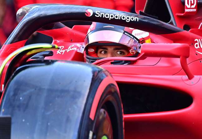 Carlos Sainz faz primeira fila da Ferrari em Mônaco 