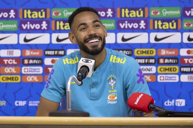 Matheus Cunha deu entrevista coletiva após o treino da Seleção Brasileira (Foto: Lucas Figueiredo/CBF)