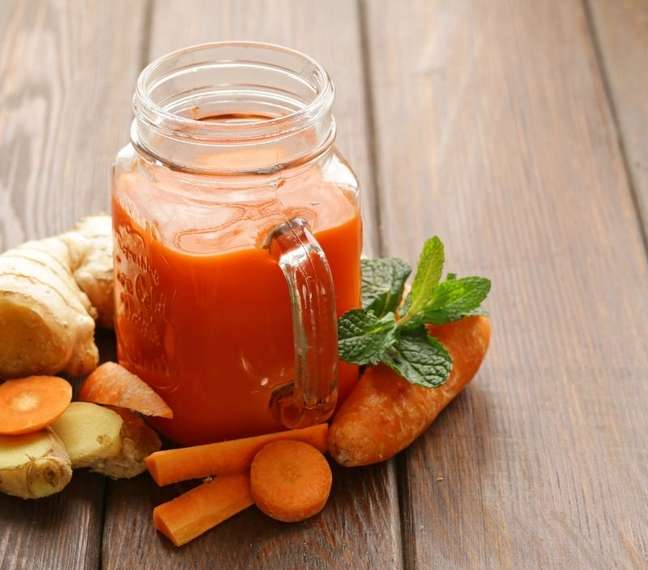 Suco de cenoura, gengibre e açafrão (Shutterstock)