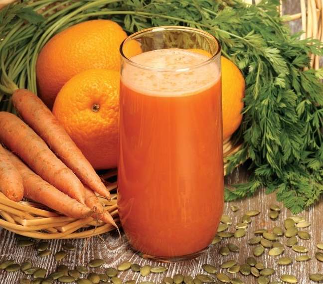 Suco de laranja, cenoura e cúrcuma (Shutterstock)
