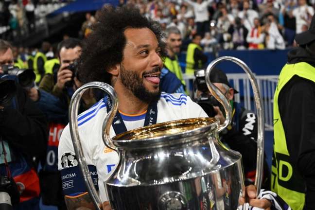 Marcelo foi o capitão do Real Madrid nesta decisão (Foto: PAUL ELLIS / AFP)