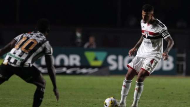 São Paulo teve momentos bons e ruins  no empate contra o Ceará (Foto: Rubens Chiri / saopaulofc.net)