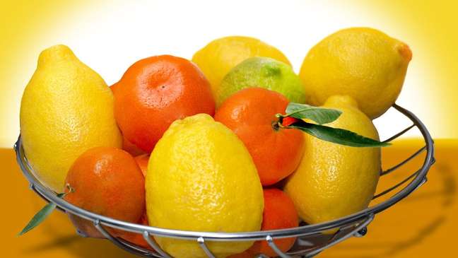 O consumo de frutas cítricas em excesso também está associado ao refluxo