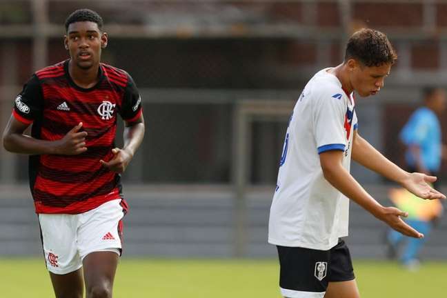 Com passagem pelas seleções de base, joia assina primeiro contrato profissional com o Flamengo
