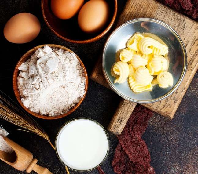 Deixar os ingredientes bem soltinhos é muito importante para um bom bolo - Shutterstock