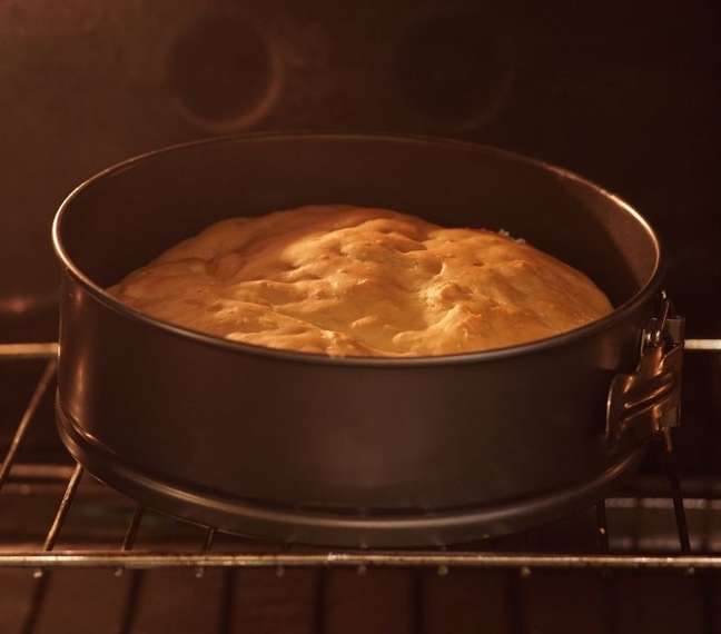 Preaquecer o forno antes de assar o bolo é necessário para um resultado perfeito - Shutterstock