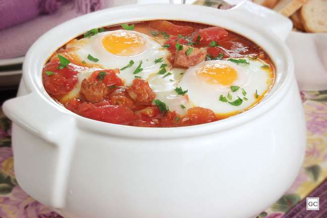 Sopa de tomate com ovos – Foto: Guia da Cozinha