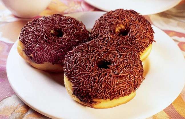 Guia da Cozinha - Dia do Donut: celebre a data com uma deliciosa receita sabor brigadeiro