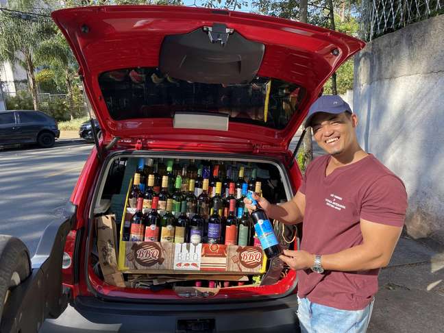 Leandro compra os vinhos em São Roque e vende para clientes de São Paulo