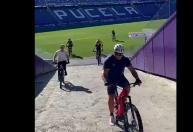 Ronaldo partiu de dentro do gramado do estádio do Valladolid (Foto: Reprodução/Valladolid)