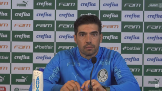 Abel Ferreira desabafou contra a arbitragem após empate com o Galo (Foto: Reprodução/TV Palmeiras) Abel Ferreira desabafou contra a arbitragem após empate com o Galo (Foto: Reprodução/TV Palmeiras)