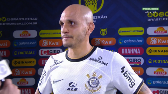 Fábio Santos fez diversas funções contra o Dragão (Reprodução/Premiere) Fábio Santos fez diversas funções contra o Dragão (Reprodução/Premiere)