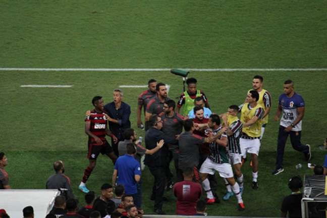 Bruno Henrique e Fred, do Fluminense, são absolvidos por confusão na final do Carioca