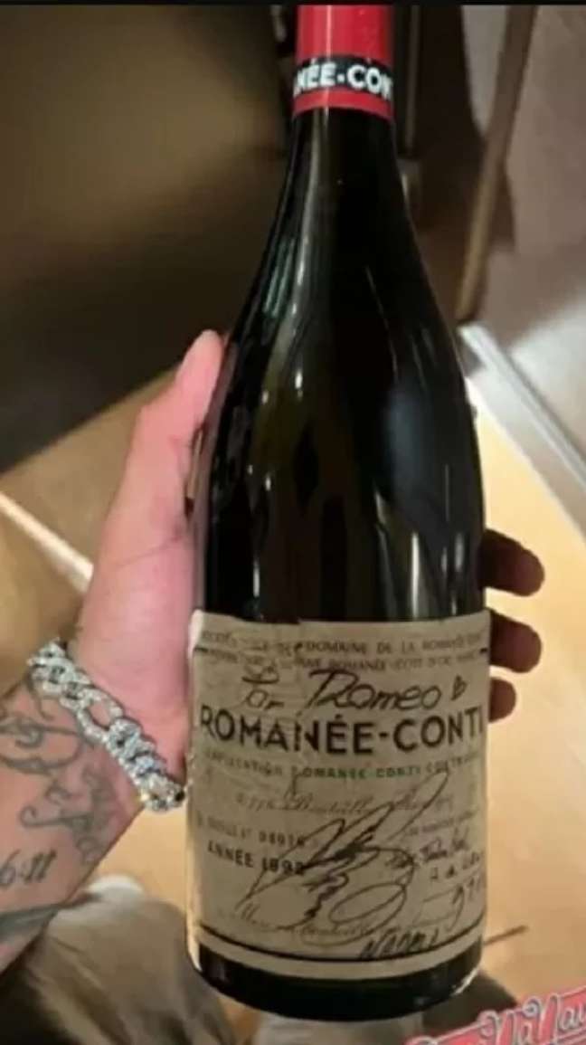 Neymar posta foto de vinho avaliado em mais de R$ 200 mil