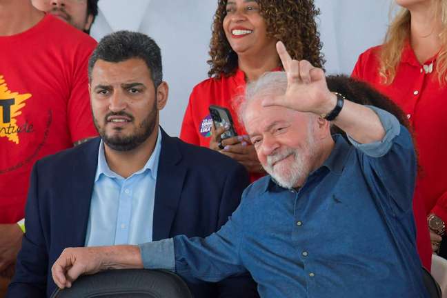 XP cancela publica&ccedil;&atilde;o de pesquisa que mostra Lula &agrave; frente de Bolsonaro, diz  jornal