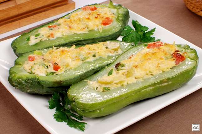 Chuchu stuffed with chicken - Photo: Guia da Cozinha Chuchu stuffed with chicken - Photo: Guia da Cozinha
